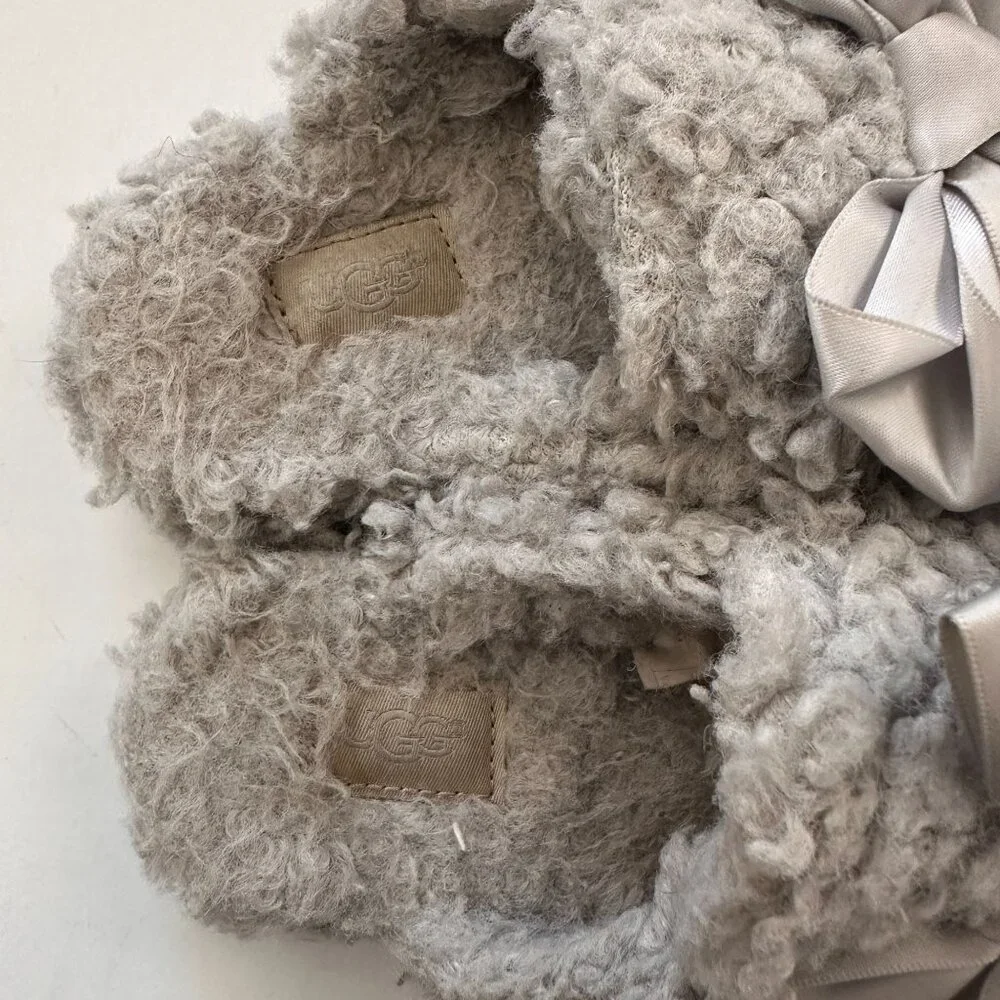 UGG Addison kid’s Slip on Shoes slippers grey size 13